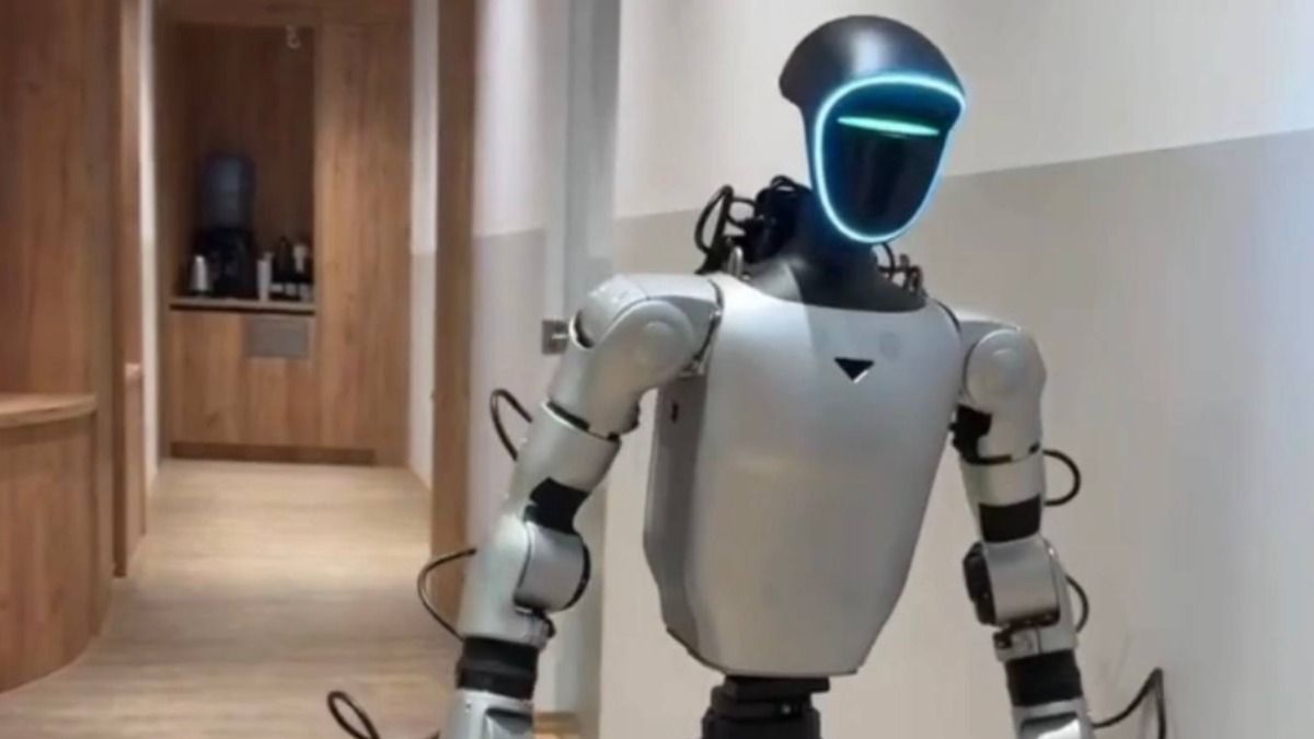 Робот-ведущий на радио Люкс ФМ – Show24 Робот-ведущий на радио Люкс ФМ – Show24