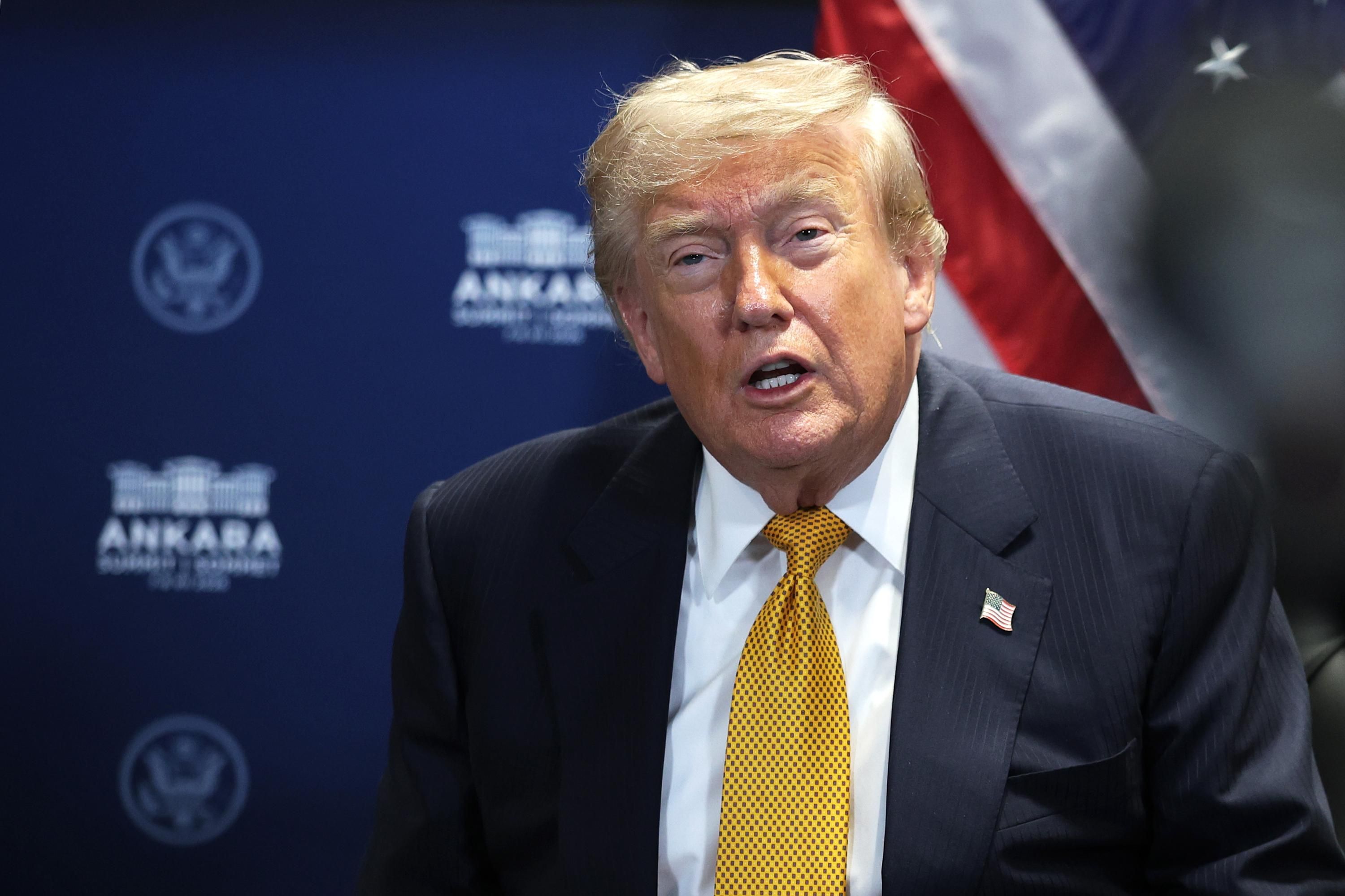 "Все передав Україні": Трамп звинуватив Байдена у виснаженні збройних запасів США