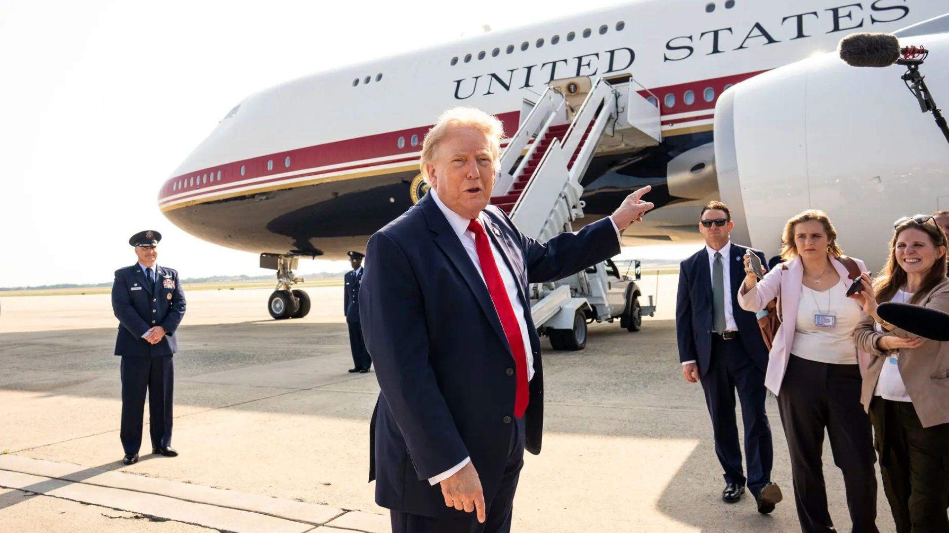 Трамп подтвердил смену самолета при вылете из Турции