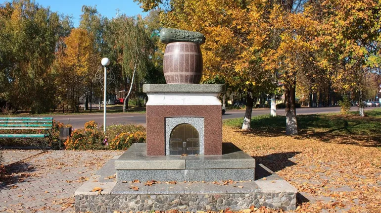 Пам'ятник огірку Пам'ятник огірку