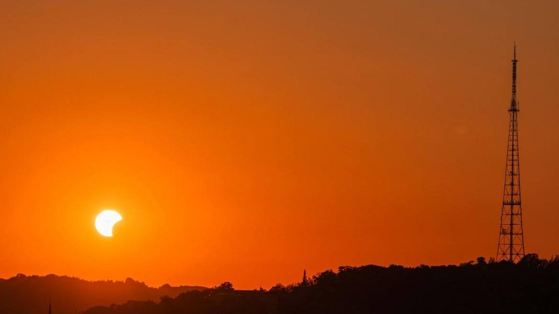 Від Києва до Ужгорода: як українці спостерігали сонячне затемнення