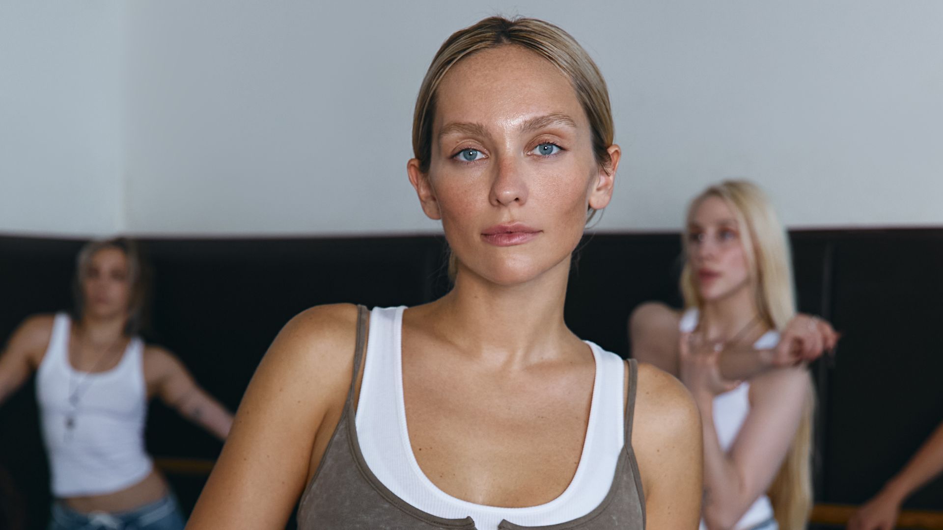 Roxolana випустила нову пісню Червона і сумна 