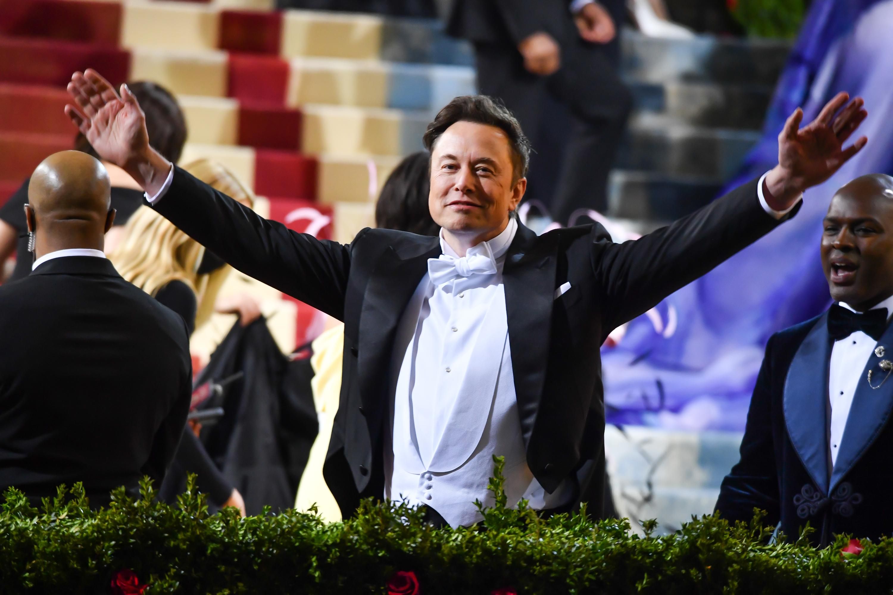Доля акций Маска в SpaceX увеличилась
