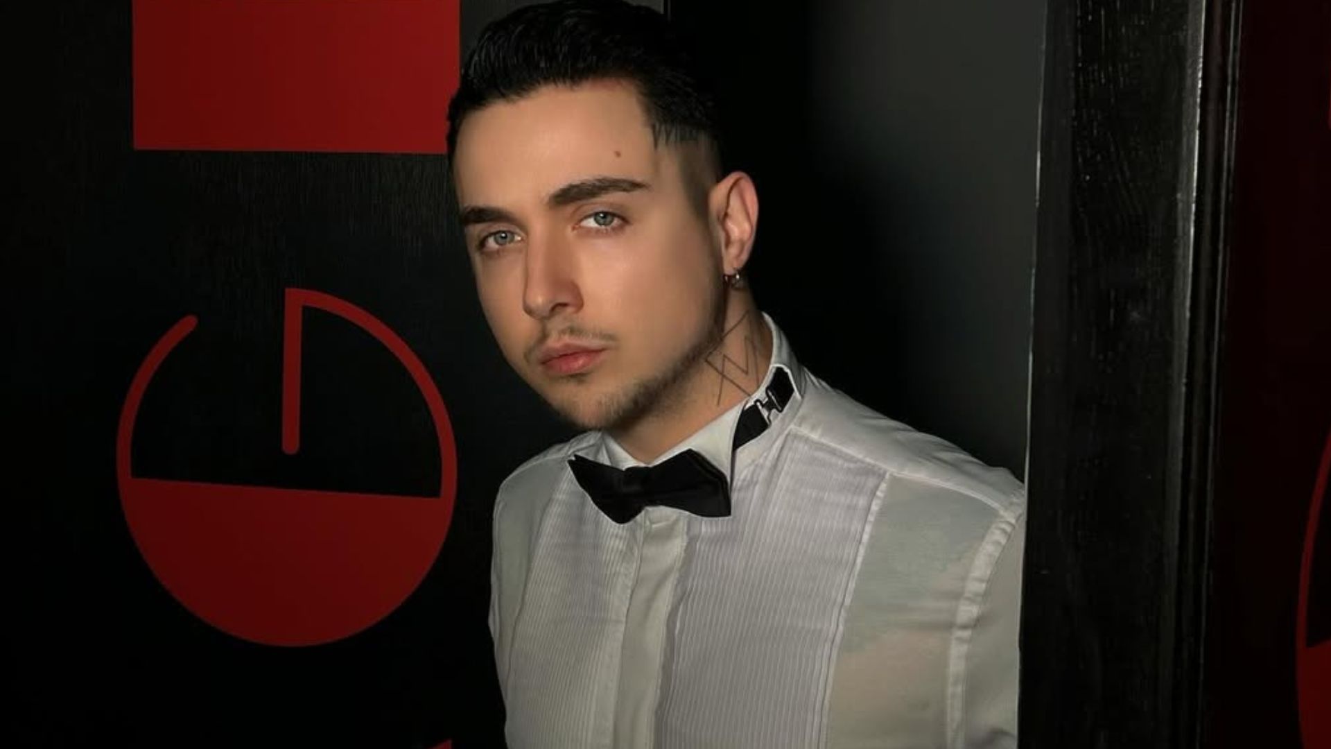 MELOVIN про шанувальників і заздрість колег по сцені MELOVIN про шанувальників і заздрість колег по сцені