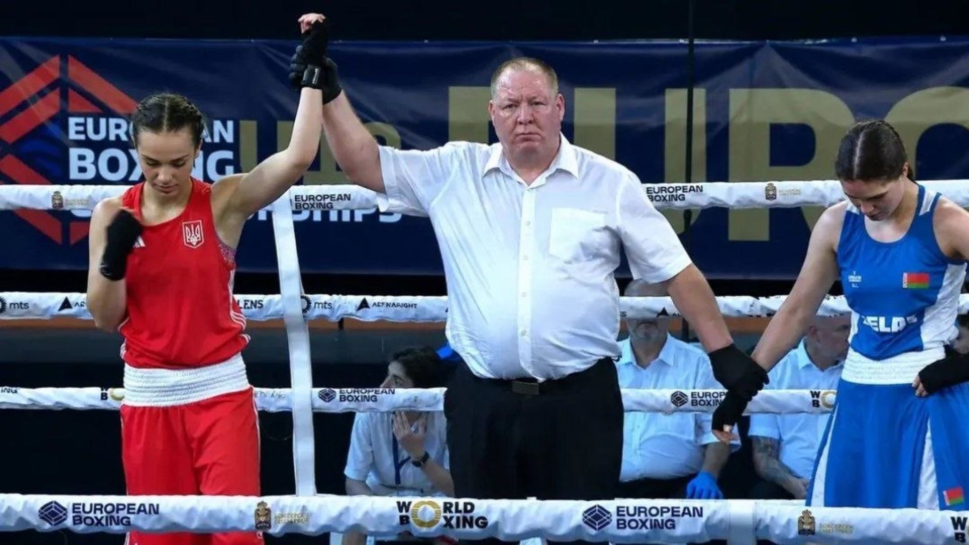 Перший бій з початку війни: українка перемогла білоруску після повернення їх у спорт