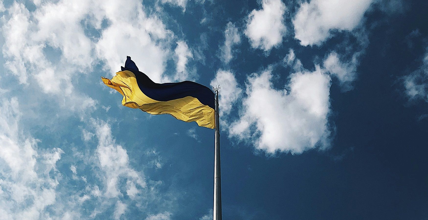 У Києві приспустять головний прапор України: яка причина