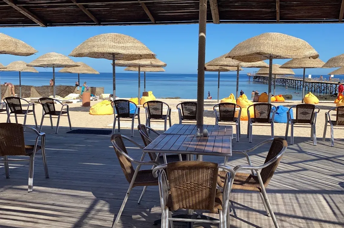Бар на пляжі готелю ONATTI Beach Resort