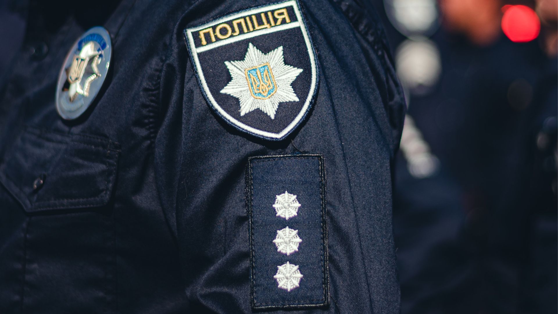Схопив за одяг і завдав ударів: в Одесі розслідують напад чоловіка у формі на неповнолітнього