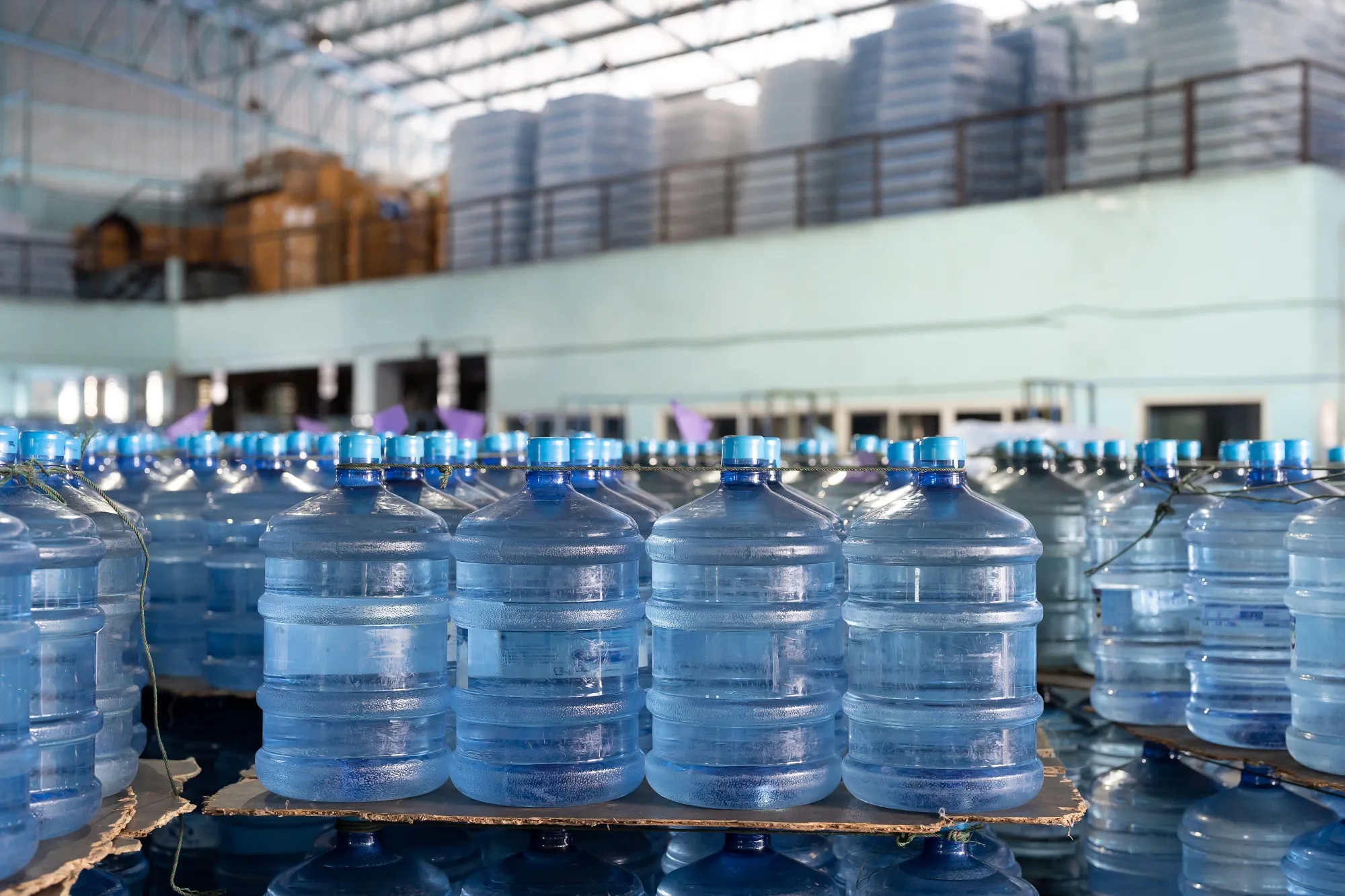Бутылки с водой