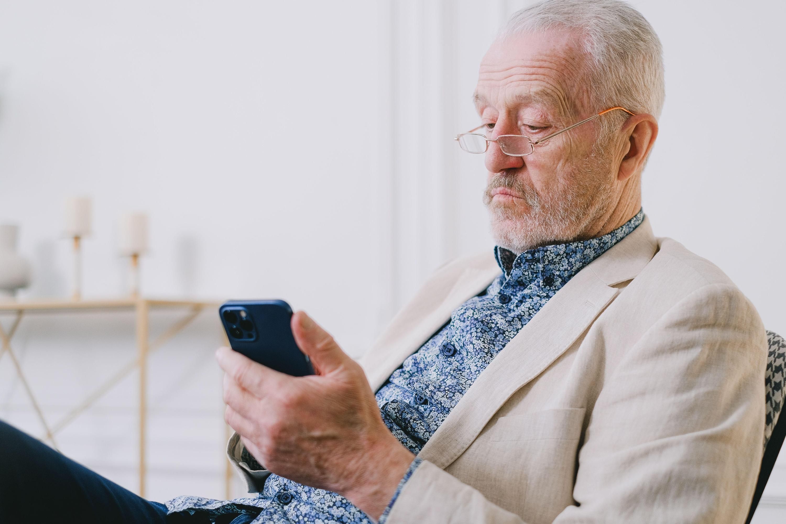 Робота після виходу на пенсію: хто з українців ризикує втратити виплати та надбавки