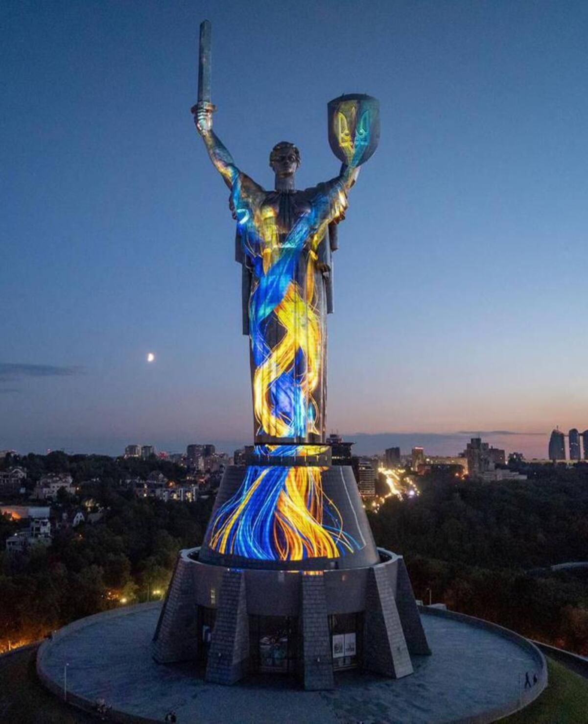 Артінсталяція на Батьківщині Мати Артінсталяція на Батьківщині Мати