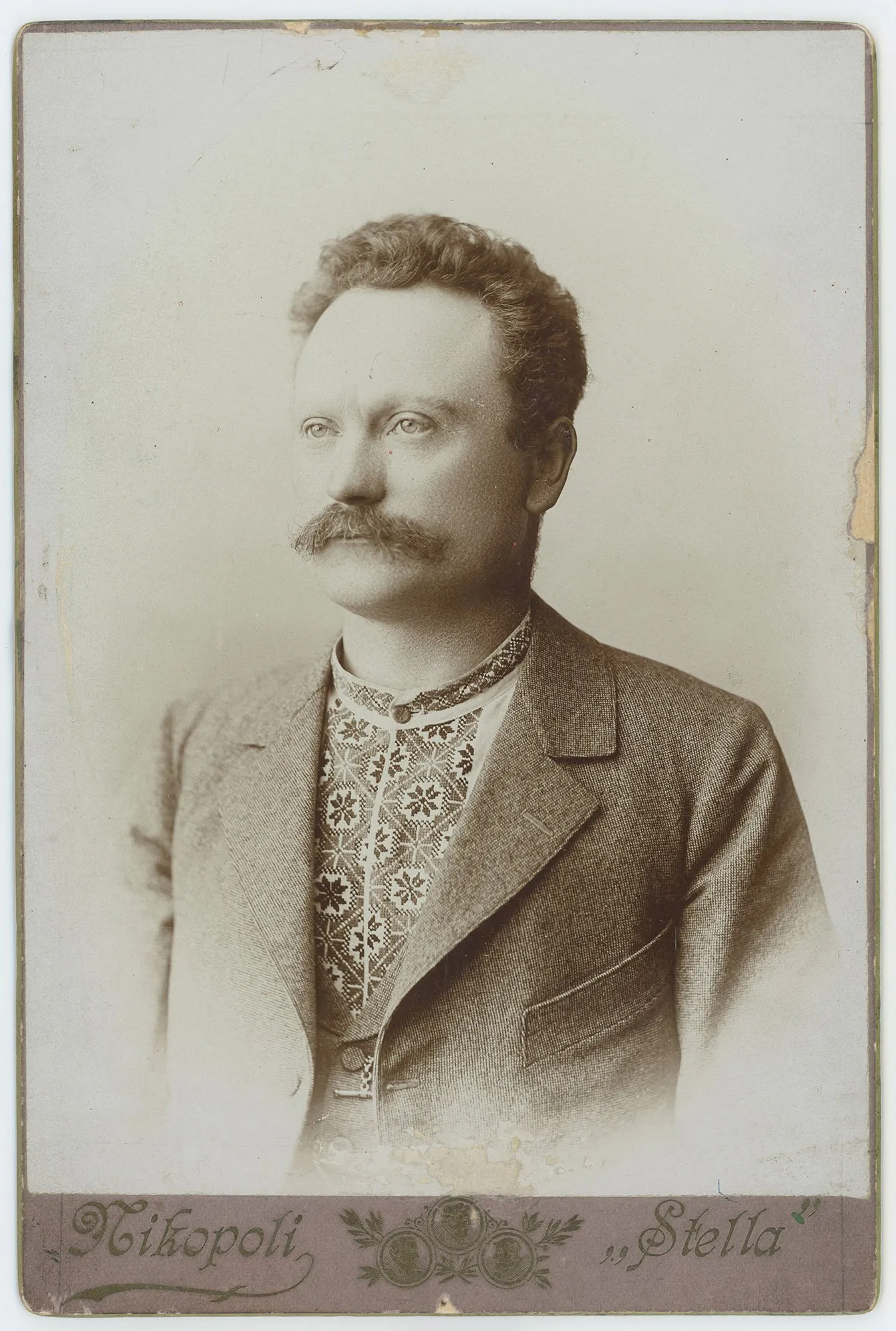 Іван Франко у вишиванці, фото 1896 року Іван Франко у вишиванці, фото 1896 року