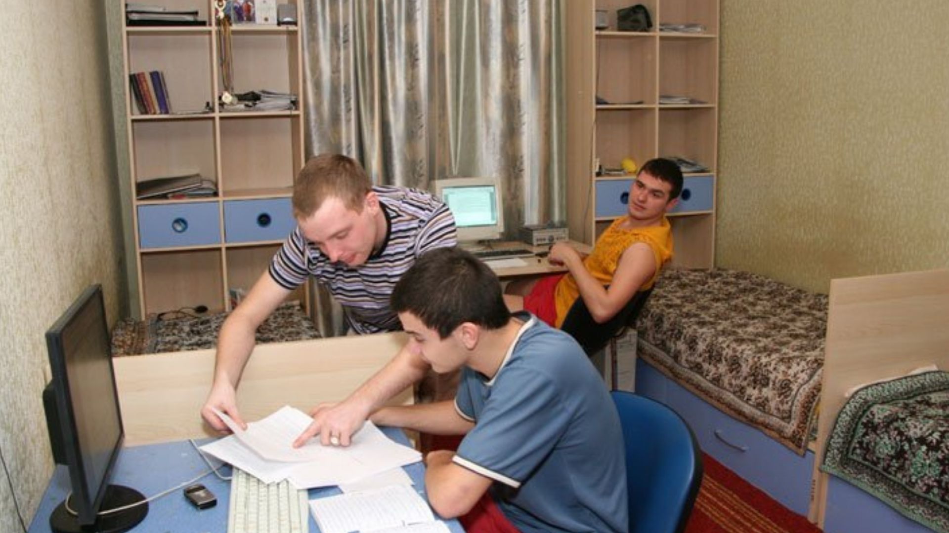 Як розповісти про життя в гуртожитку