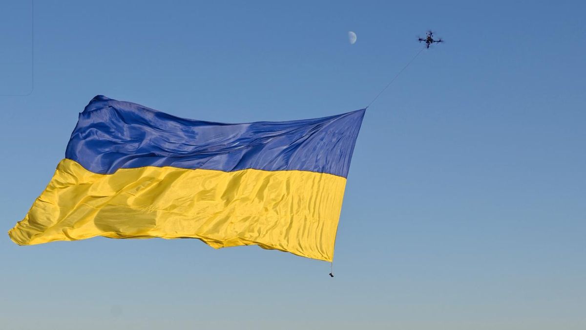 Над Чорним морем замайорів величезний прапор України