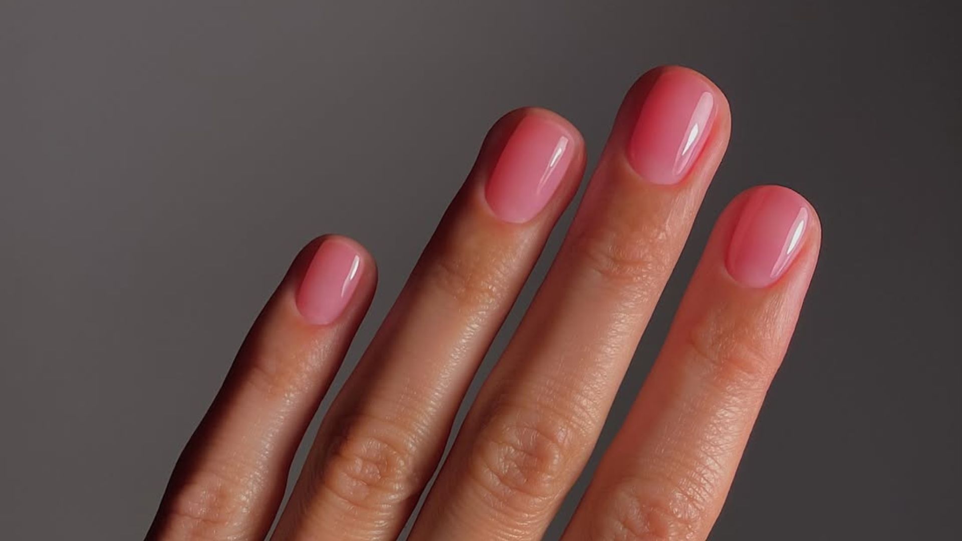 Frosé nails – новый тренд в маникюре на конец лета 2026 года 