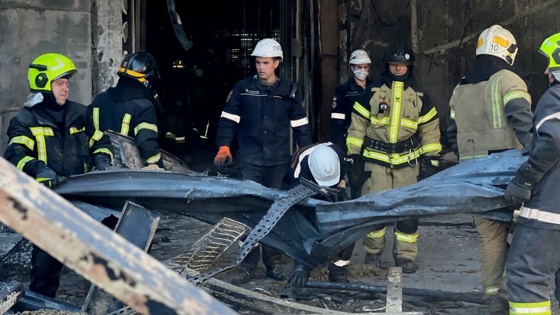 У Кривому Розі завершилися пошуково-рятувальні роботи на місці зруйнованого ТЦ