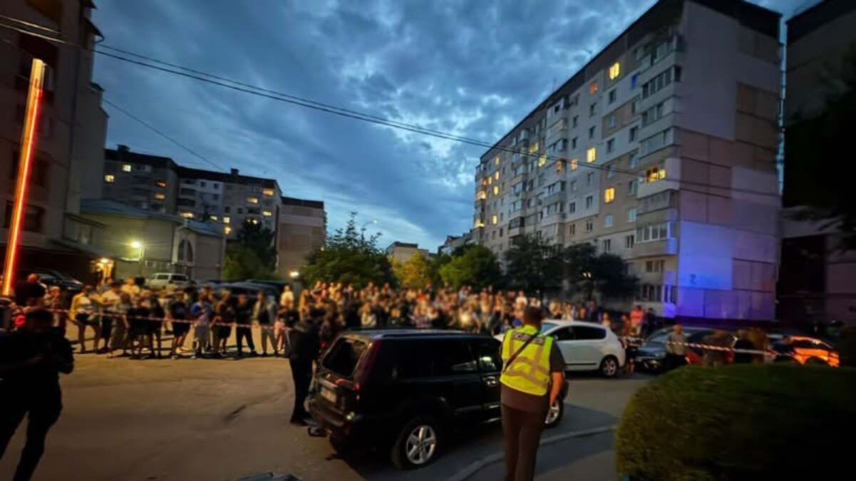 В Тернополе местные жители напали на сотрудников ТЦК В Тернополе местные жители напали на сотрудников ТЦК