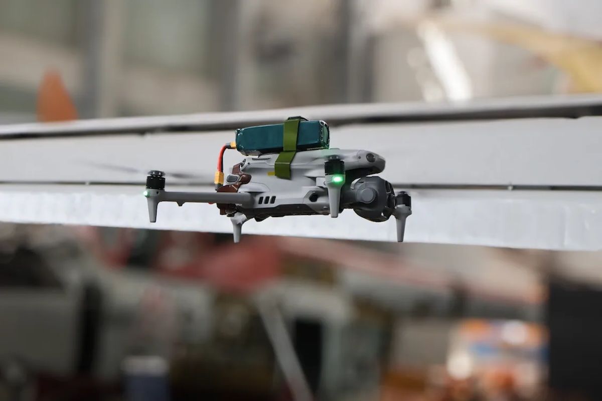 Mavic може літати вдвічі довше: нову батарею вже випробували українські військові - Military 24 Mavic може літати вдвічі довше: нову батарею вже випробували українські військові - Military 24