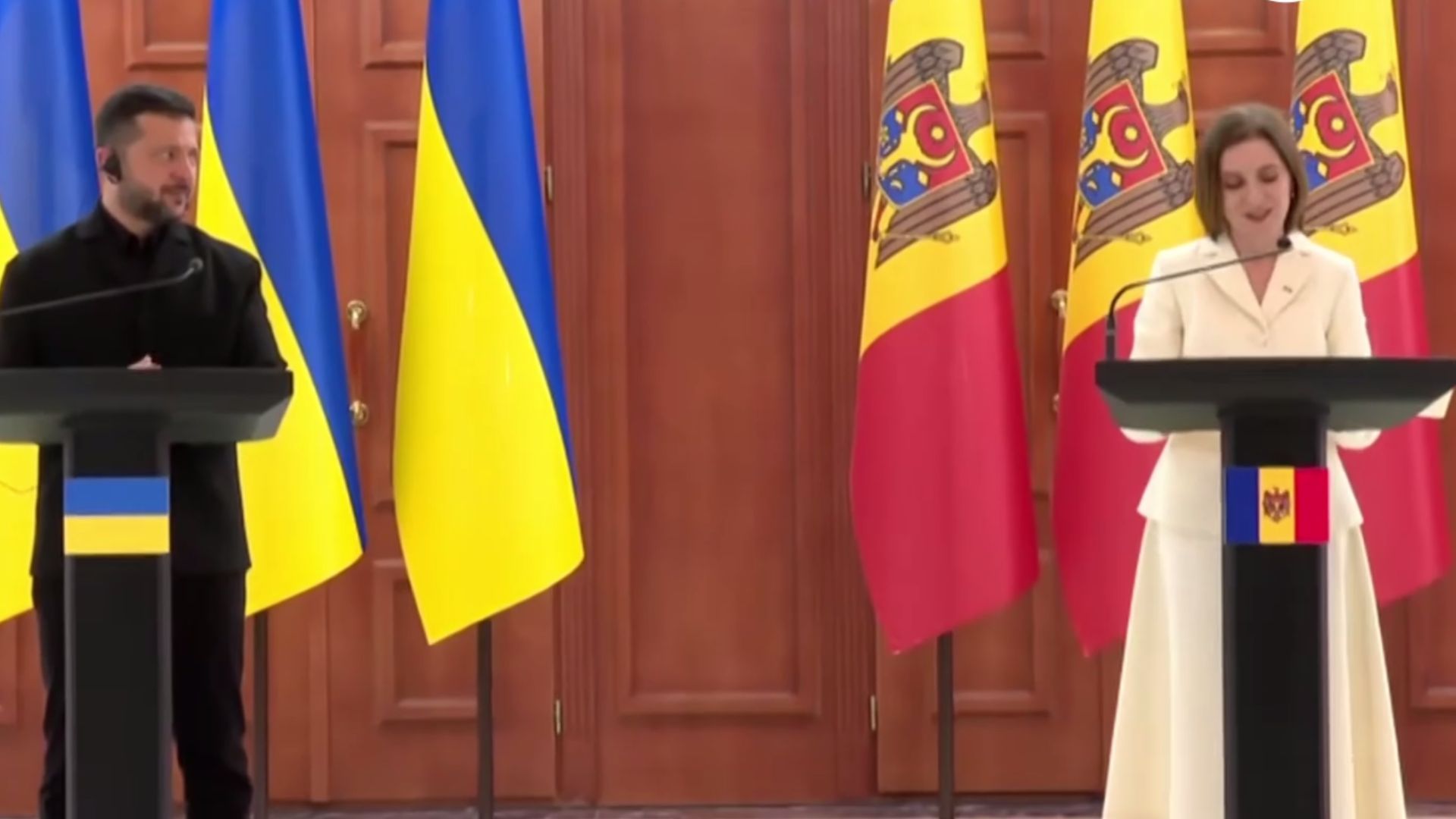 Санду вручила Зеленському найвищу державну нагороду країни – Орден Республіки