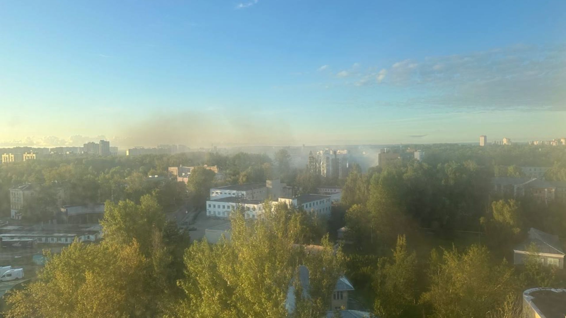 Дроны атакують Ярославль: в небо поднялось облако дыма