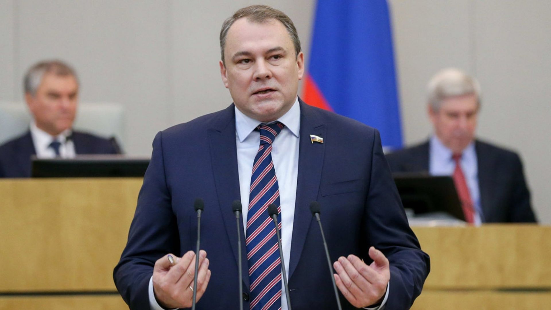 Толстой закликає нещадно бомбити українців, аби вони здалися