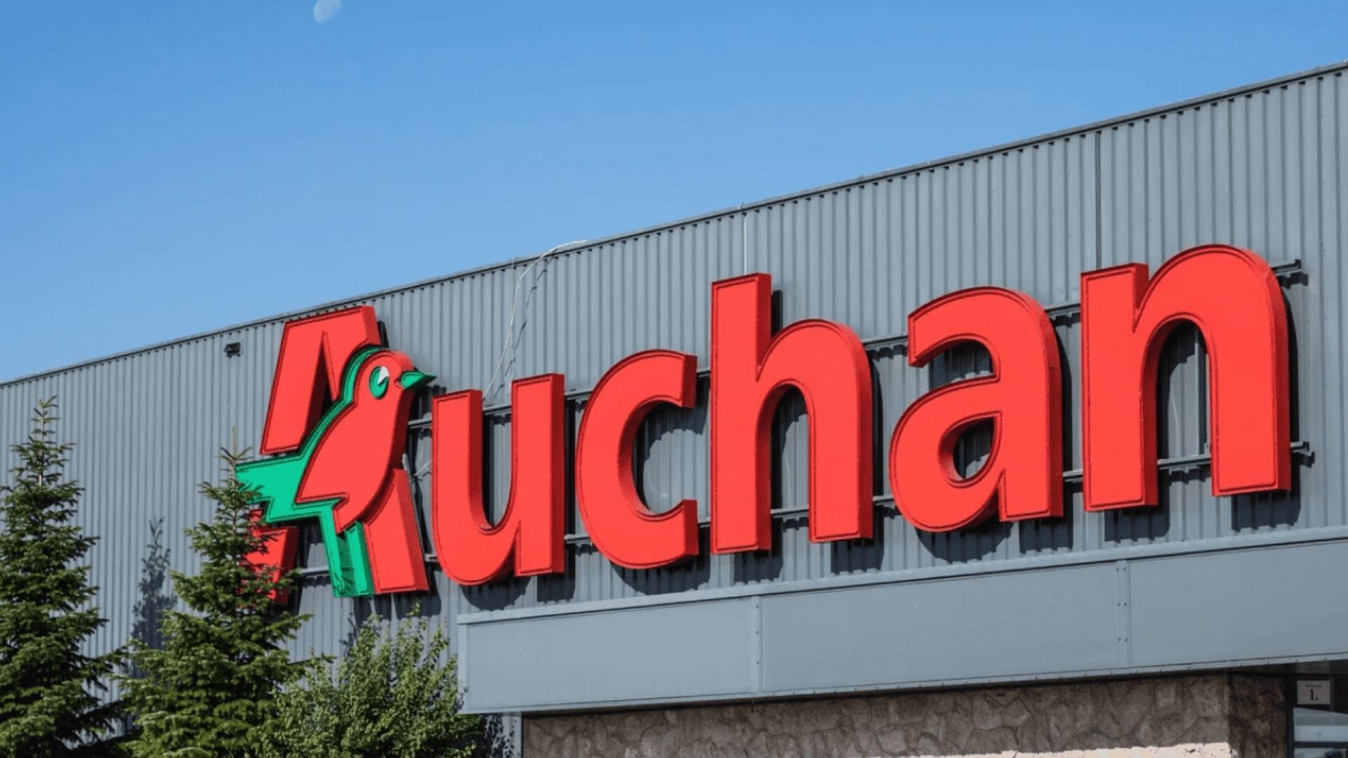 Росія атакувала склад Auchan на Київщині Росія атакувала склад Auchan на Київщині