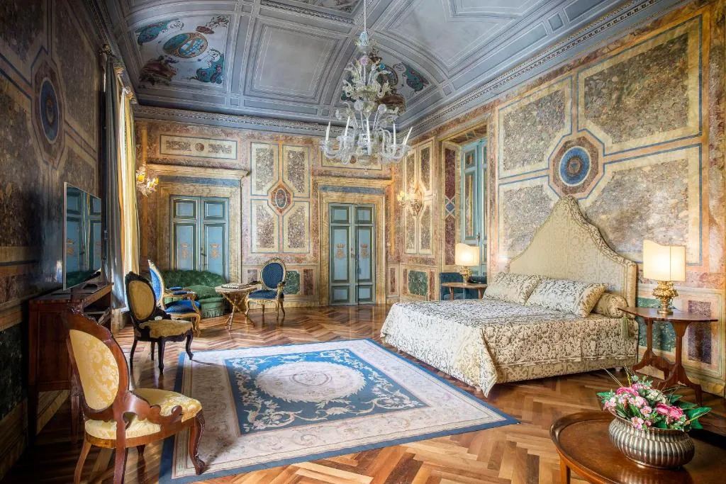 Одна из комнат дворца / фото Booking