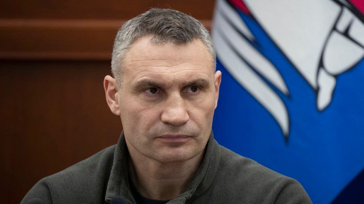 Киев призывает правительство разрешить работу "зеленой" линии метро во время тревог и движение по мостам, – Кличко