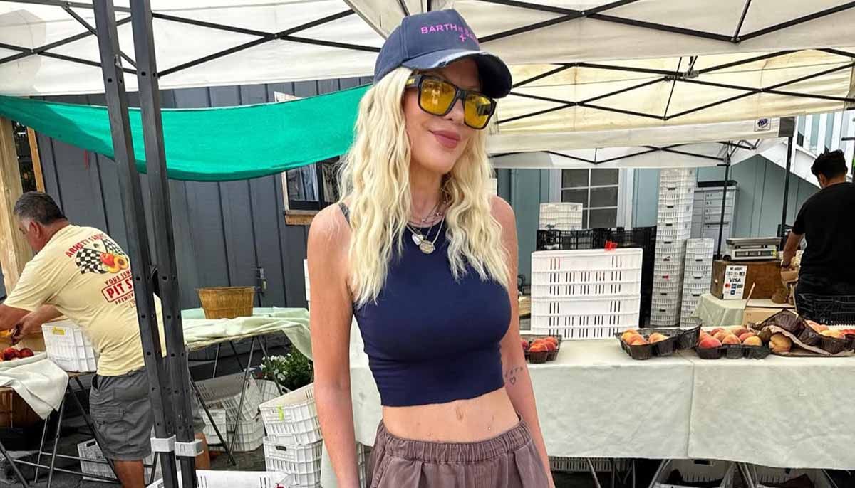 Звезда сериала "Беверли-Хиллз, 90210" Тори Спелинг показала, как вырос ее сын: ему исполнилось 14 лет