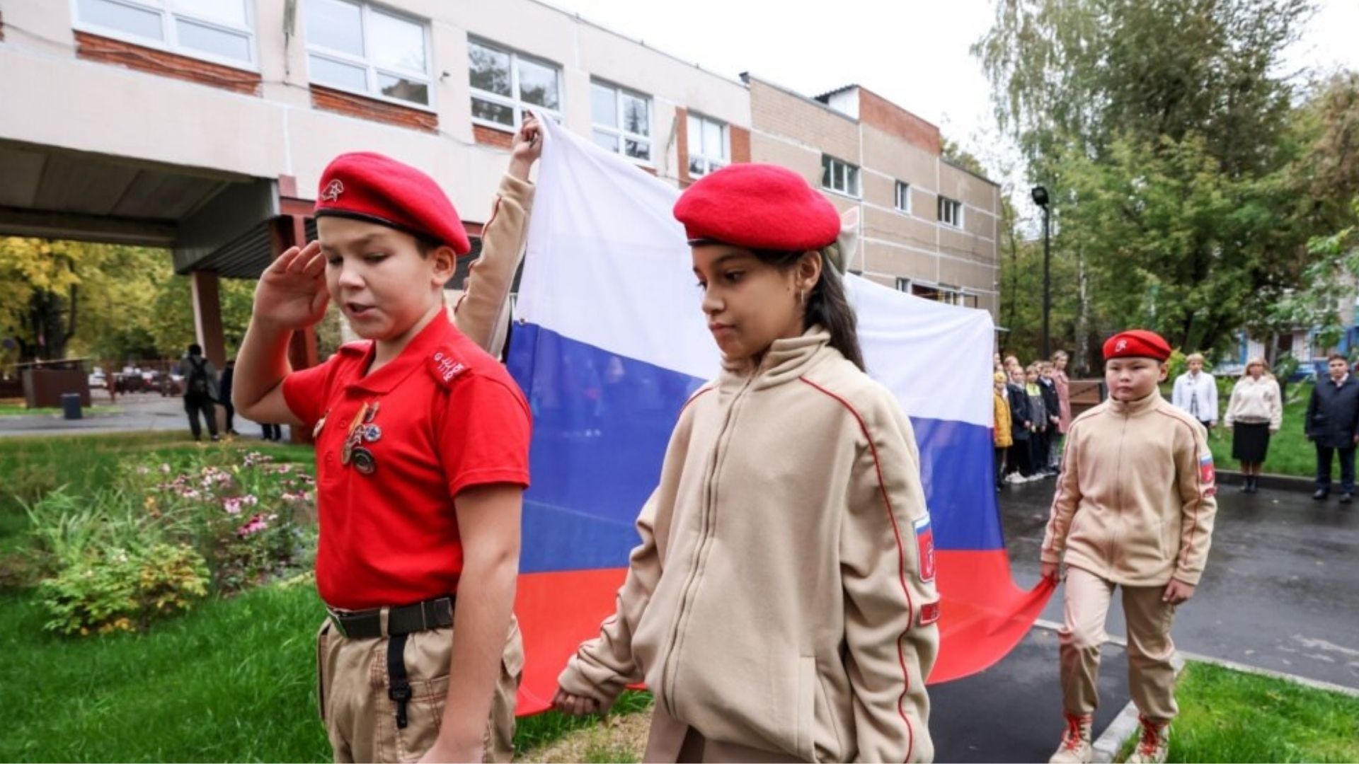 З 1 вересня в школах Росії діти вивчатимуть історію за книжками Медведєва і Мединського З 1 вересня в школах Росії діти вивчатимуть історію за книжками Медведєва і Мединського