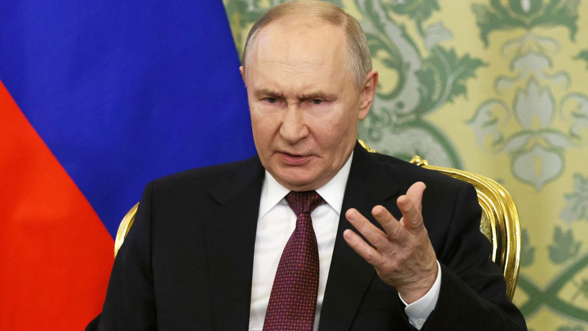 Путін транслює фейки Путін транслює фейки