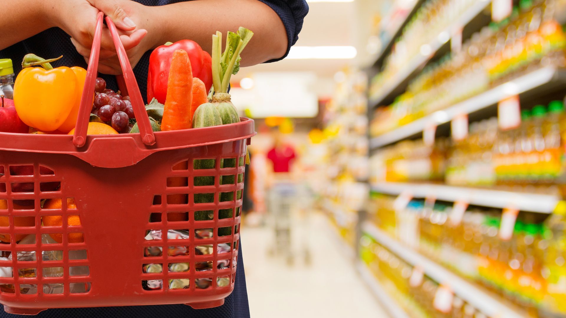 Проблеми з продуктами в Україні: чи зростуть ціни на їжу та чи варто робити запаси