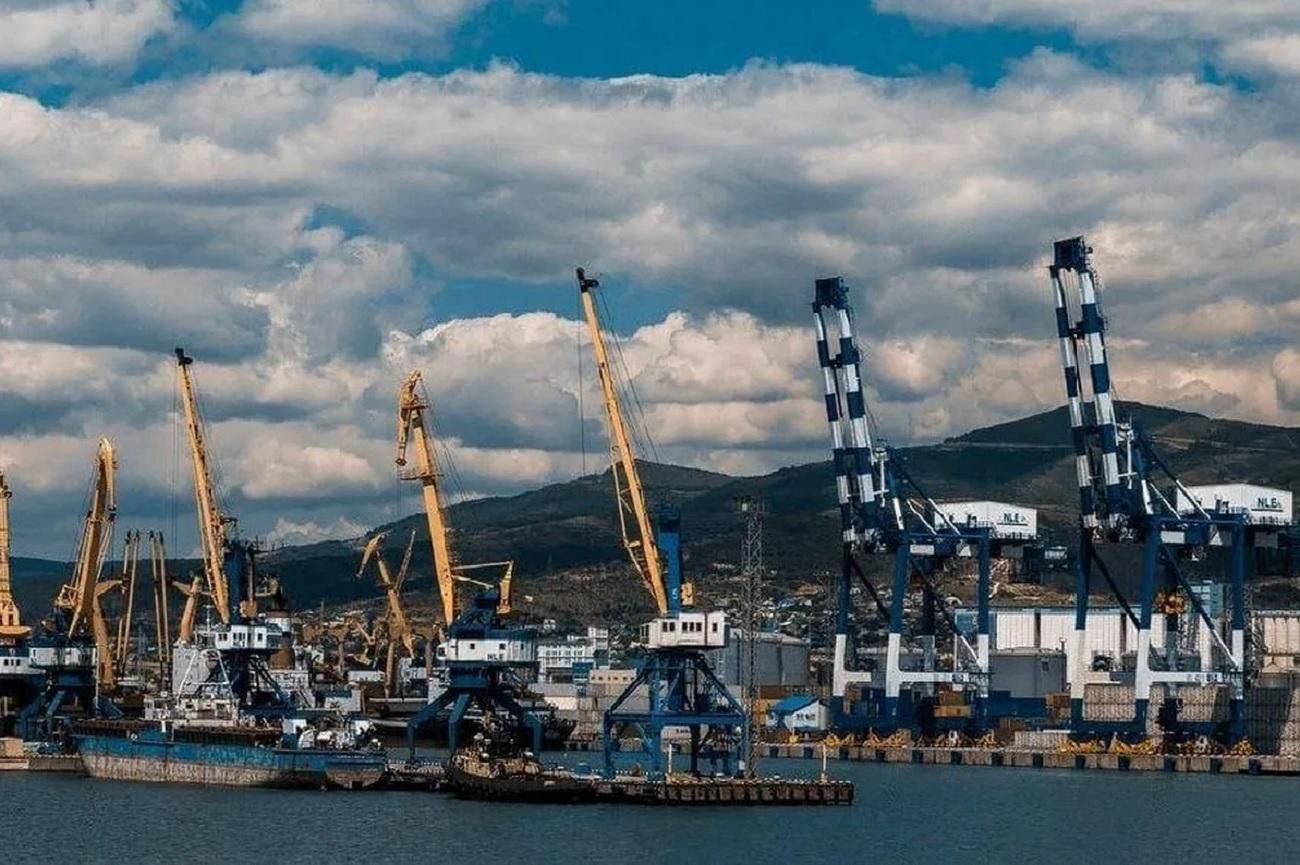 Украина заблокировала черноморские порты России