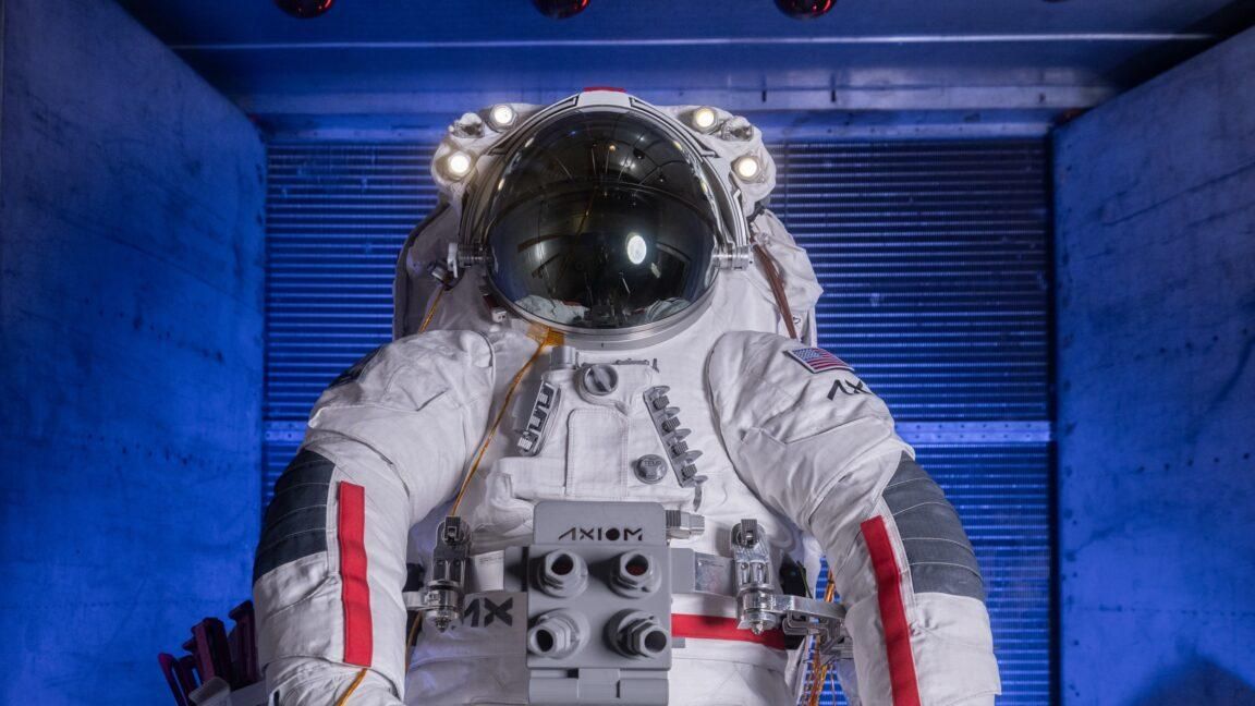 Скафандр от Axiom Space Скафандр от Axiom Space