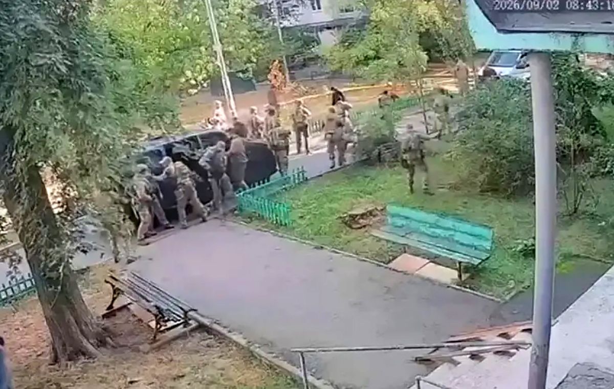 Перестрелка в Киеве между представителями СБУ и ГУР Перестрелка в Киеве между представителями СБУ и ГУР