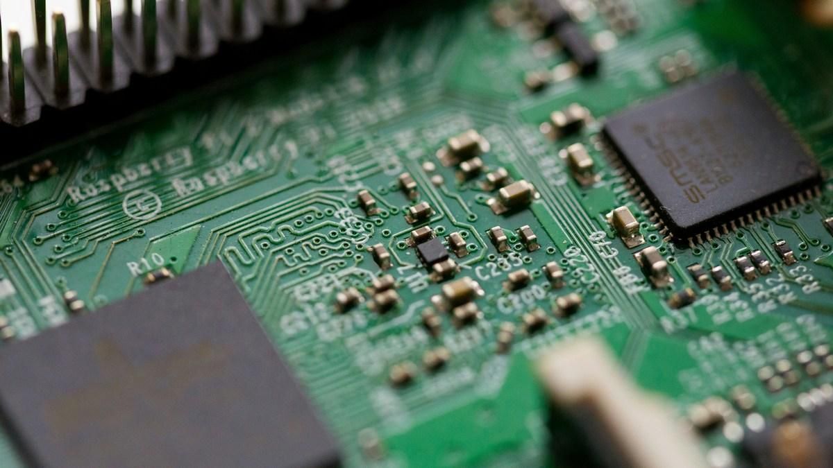 Санкції США допомогли Китаю створити власну напівпровідникову індустрію