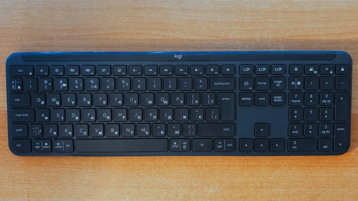 Клавіатура Logitech Signature Slim K950 Клавіатура Logitech Signature Slim K950
