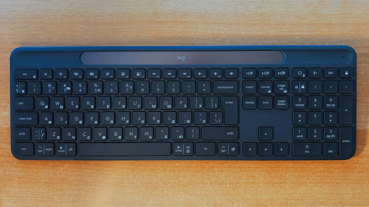 Клавіатура Logitech Signature Slim Solar+ K980 Клавіатура Logitech Signature Slim Solar+ K980