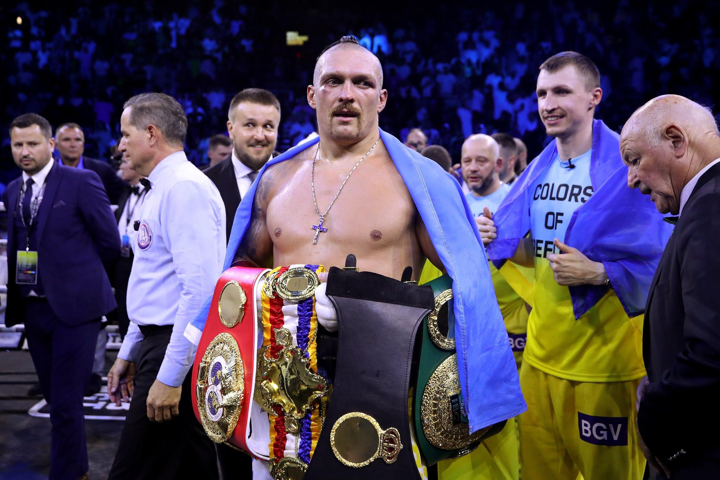 WBC не включила Усика в рейтинг после отказа от чемпионского титула