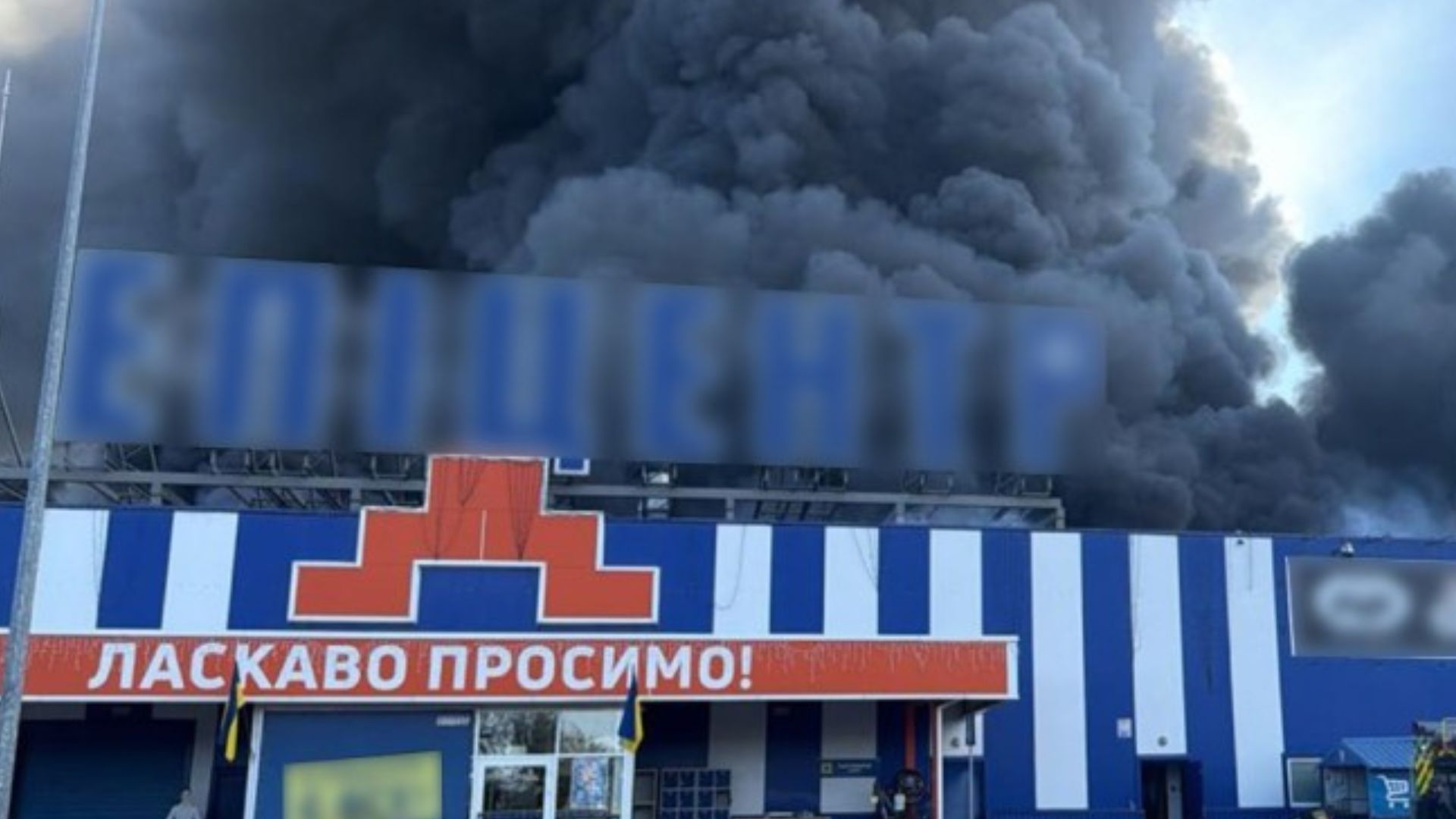 Росіяни вдарили по ТЦ у Прилуках Росіяни вдарили по ТЦ у Прилуках