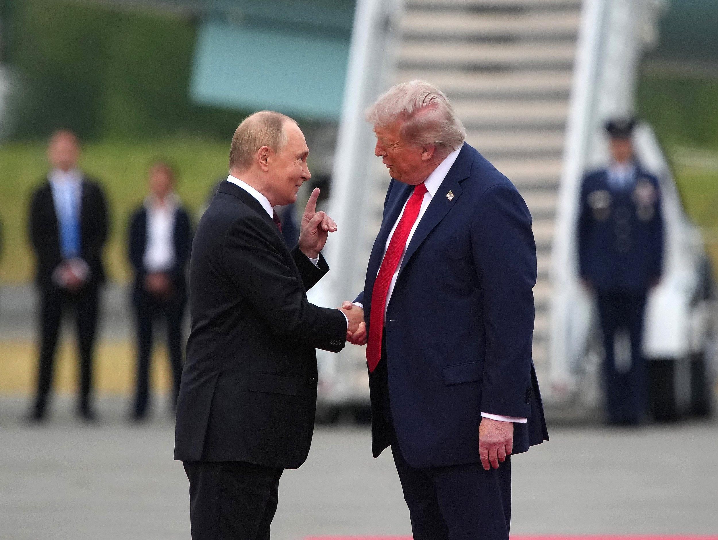 Трамп у розмові з Путіним торгувався щодо війни в Україні: Reuters розкрило деталі