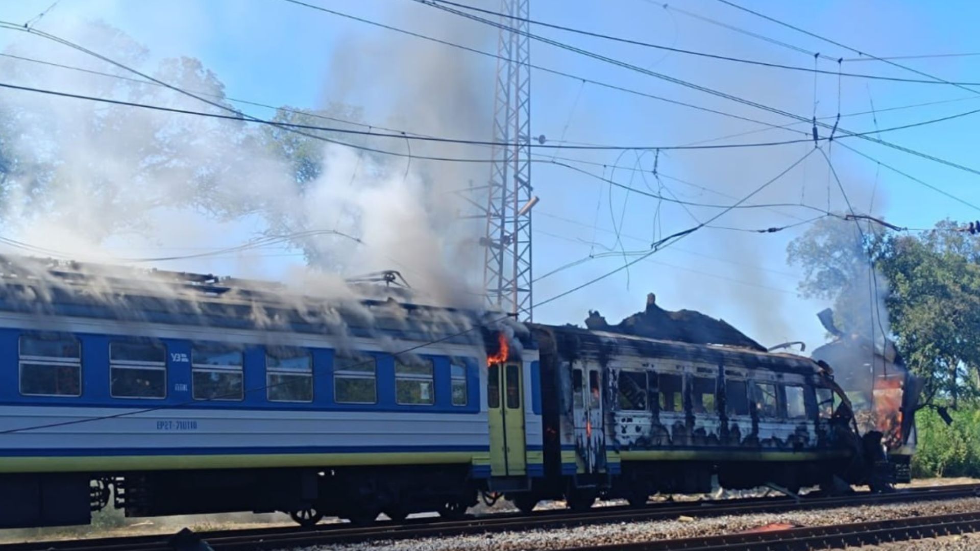 "Шахед" влучив у потяг "Харків – Ізюм": на місці працюють швидкі