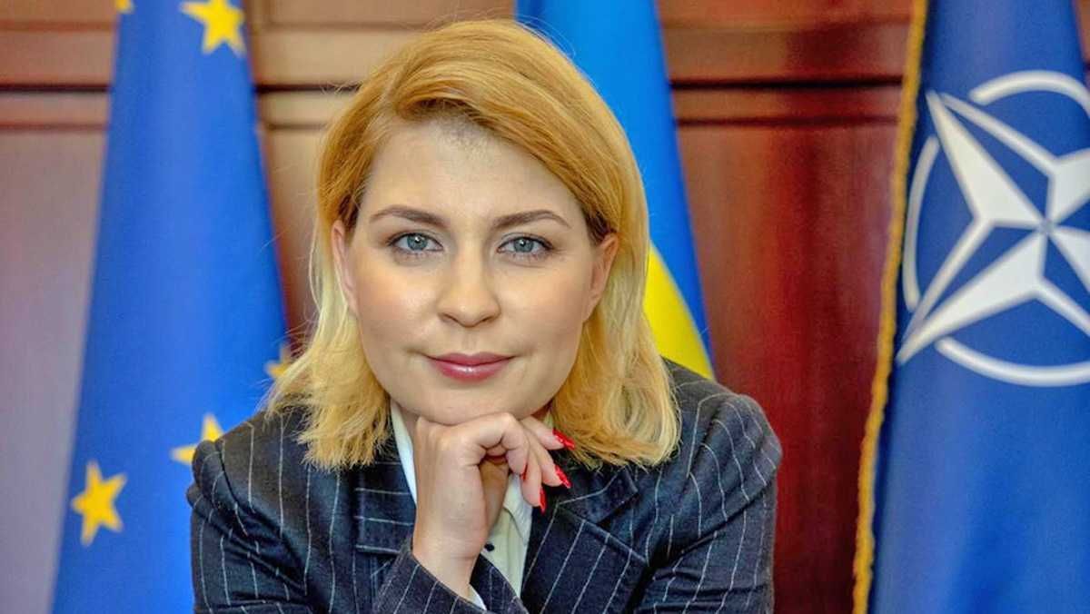 Стефанишина повторила, что ушла с поста посла по личным обстоятельствам
