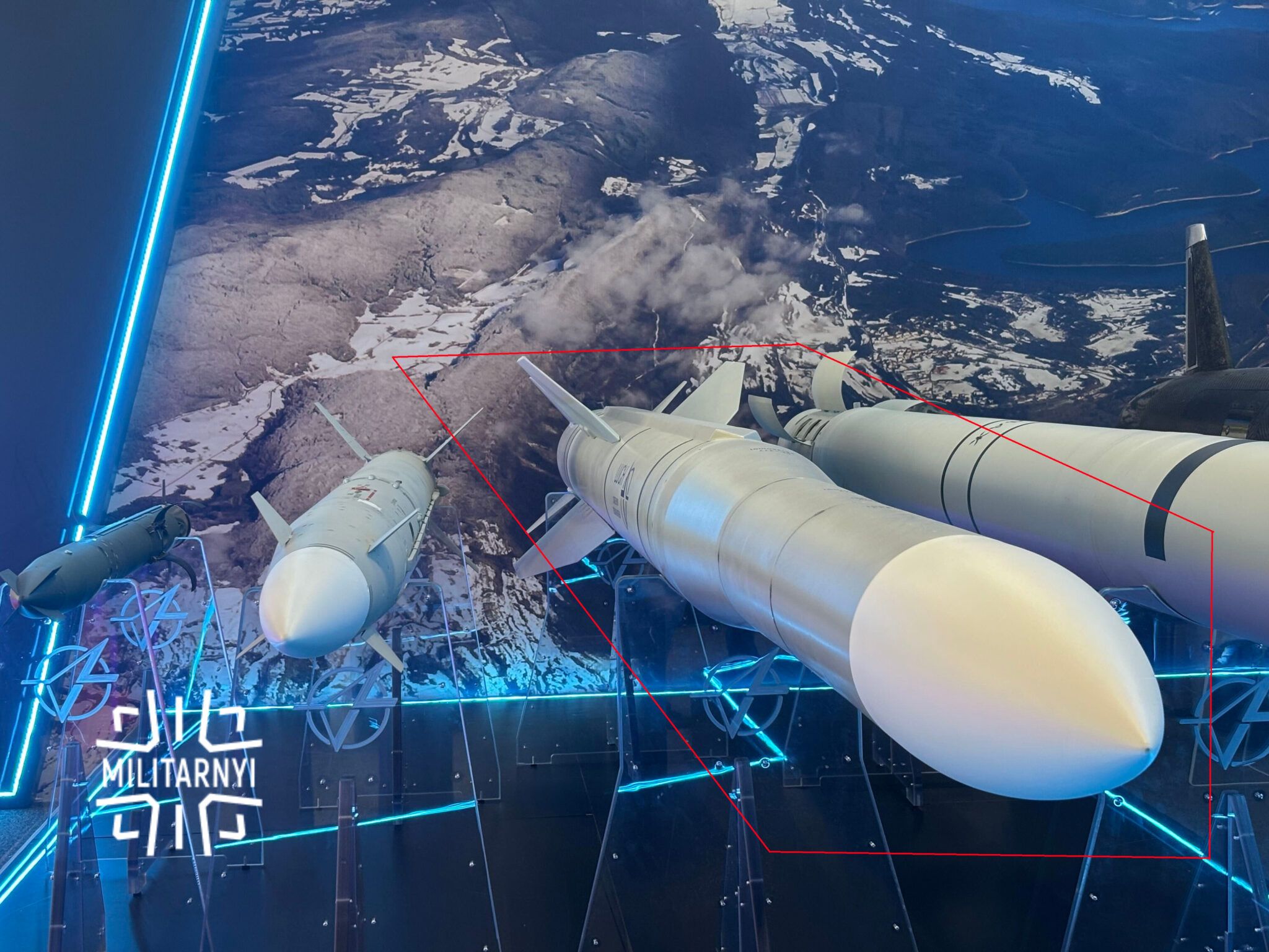 Макет зенітної ракети малої дальності "Корал" Макет зенітної ракети малої дальності "Корал"