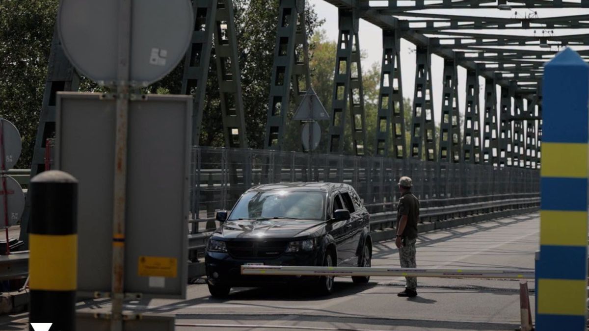 Як працюють пункти пропуску під час тривоги