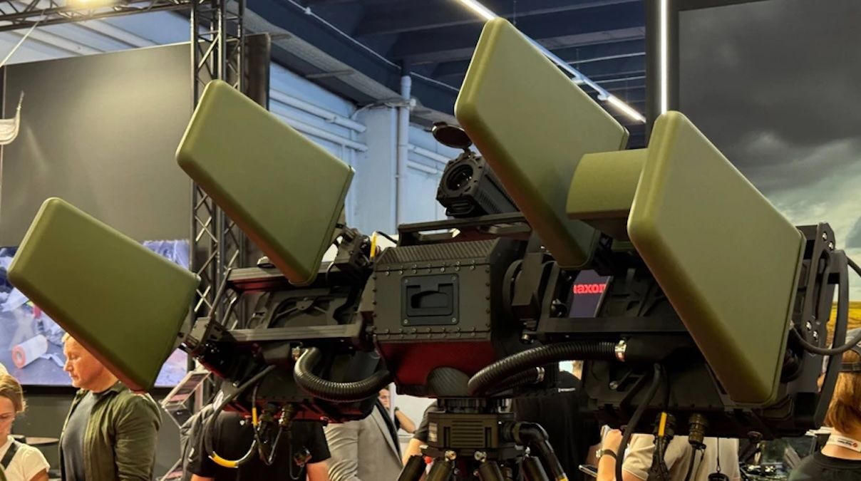 Українська РЕБ "Ай-Петрі" вперше показали в Польщі: система здатна протидіяти КАБам - Military 24