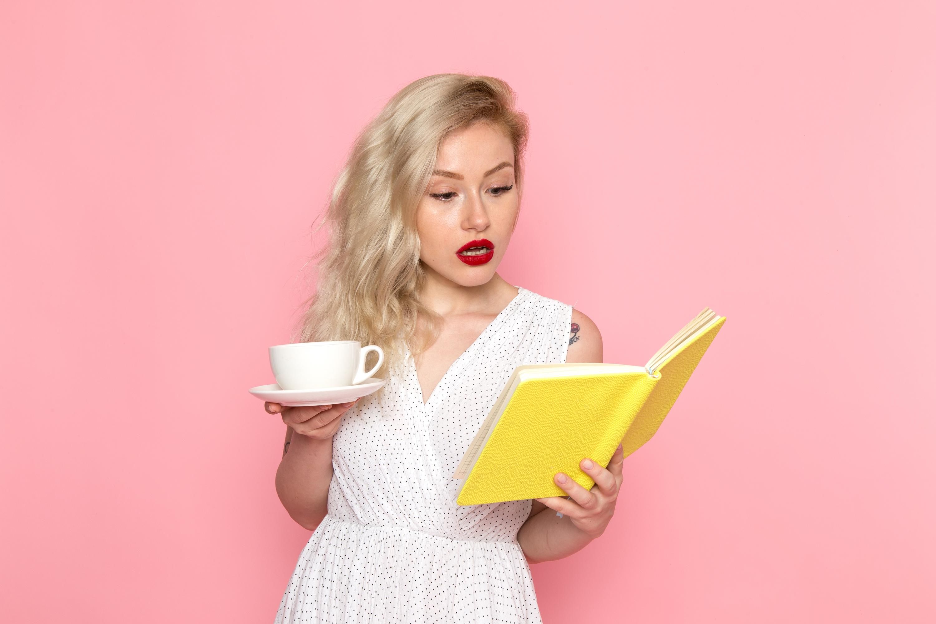 Дівчина з книгою Дівчина з книгою
