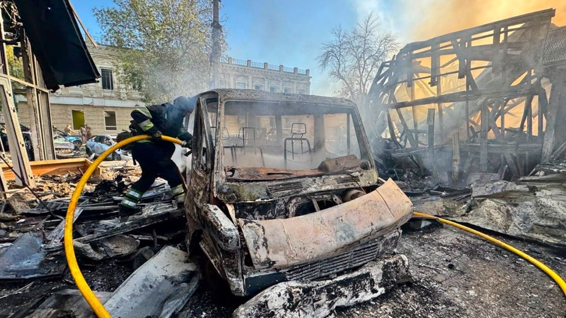 Ворог атакував Павлоград: сталася пожежа, є поранені - 24 Канал Ворог атакував Павлоград: сталася пожежа, є поранені - 24 Канал