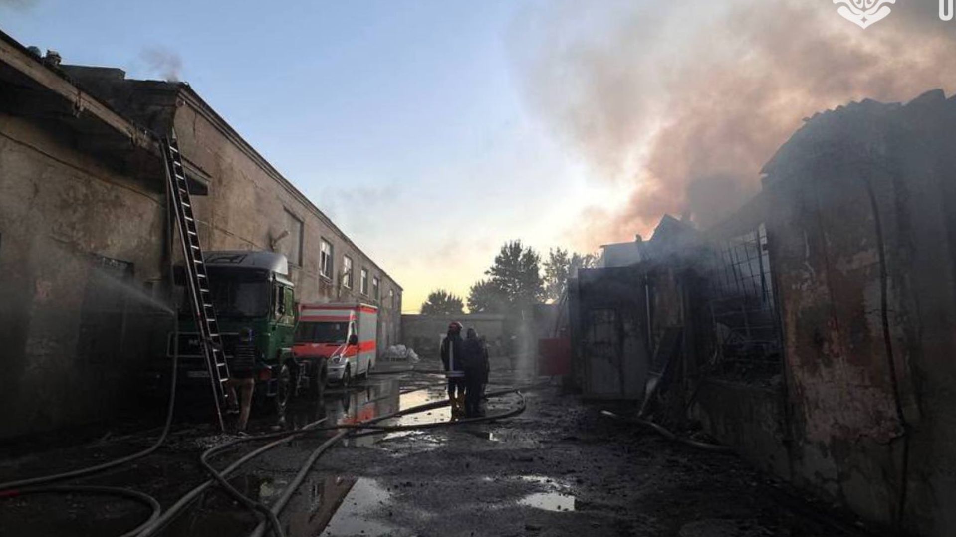 Росіяни атакували склади волонтерів на Одещині: знищено гуманітарку, є постраждалі - 24 Канал