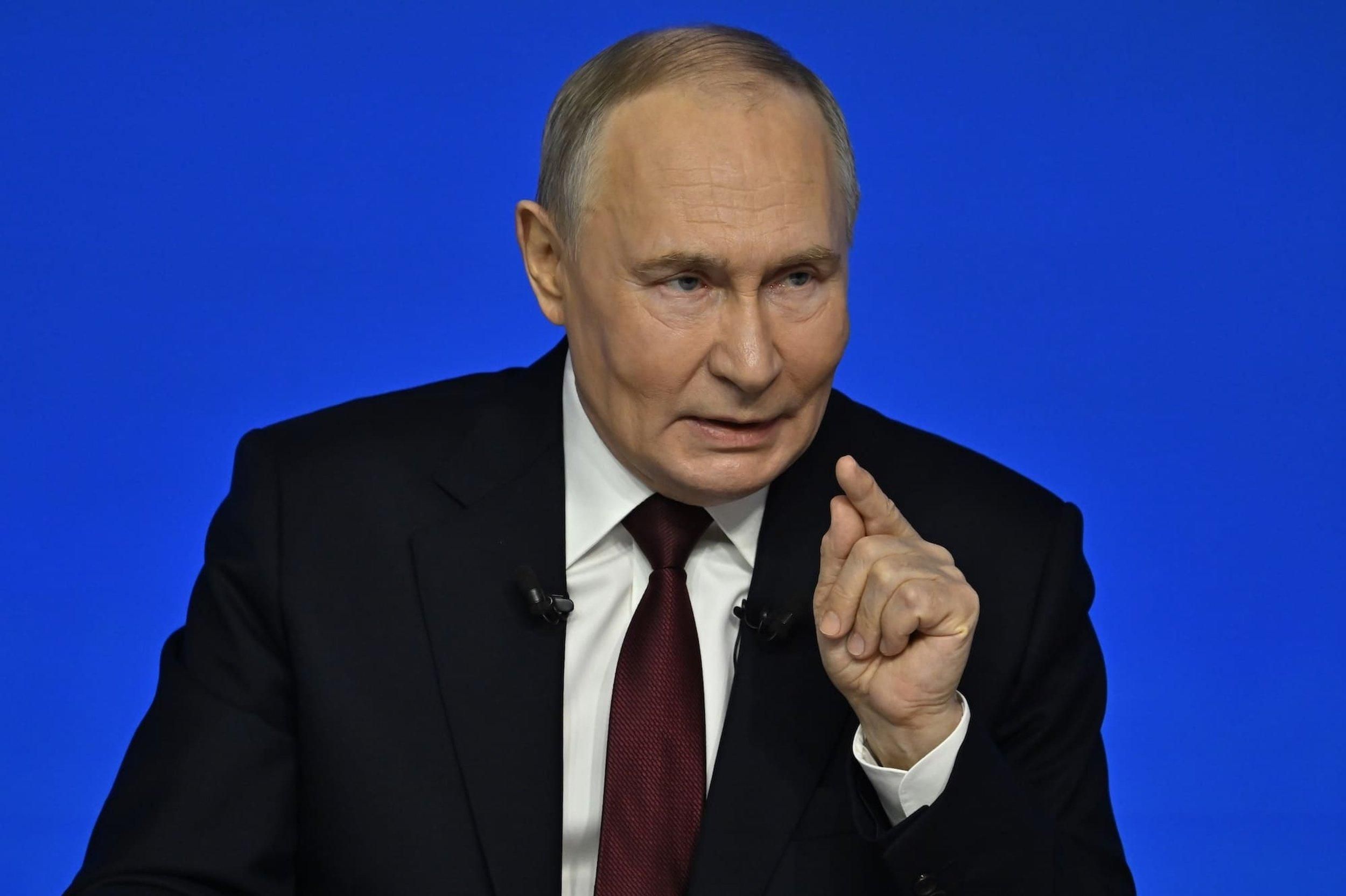 У Литві вважають, що Путін прикидається миролюбцем, аби уникнути санкцій У Литві вважають, що Путін прикидається миролюбцем, аби уникнути санкцій